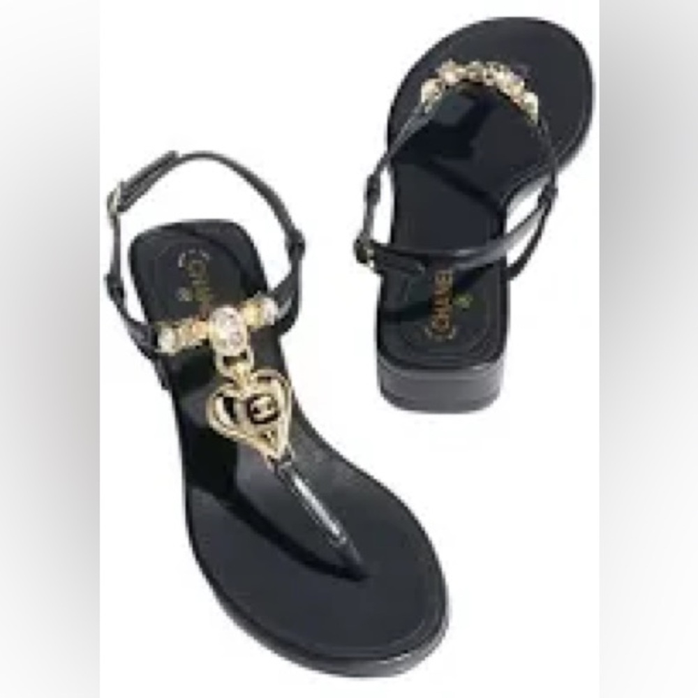 Chanel thong Heart sandals